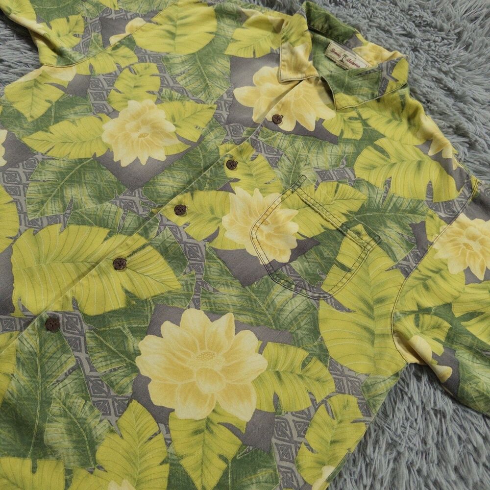 Tommy Bahama Shirt Large Yellow Green Button Up Silk Floral Hawaiian Resort Mens